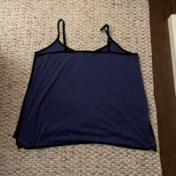 Old Navy Boxy Tank with Piping and Side Slit - XXL - Picture 4 of 4